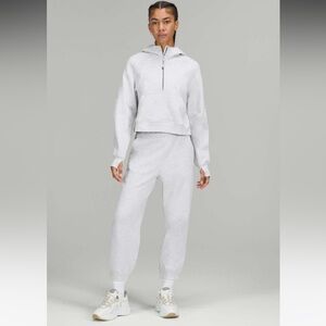 Lululemon Relaxed High-Rise Cropped Jogger